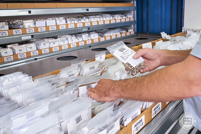 small parts picking from a carousel tray