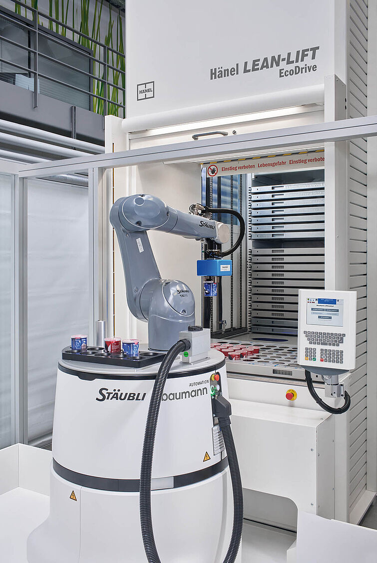 Baumann Automation Robot working with Hänel Lean-Lift