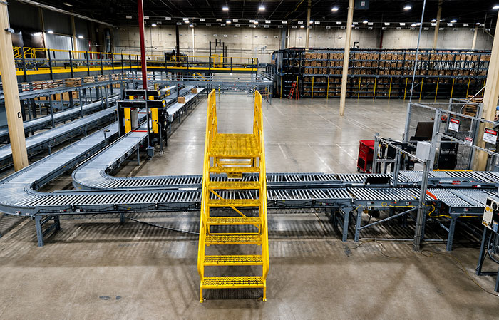System view with AS/RS and conveyor lines near palletizer cell