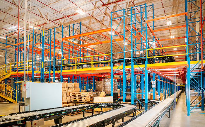 Rack-supported high density pick module for high speed case fulfillment