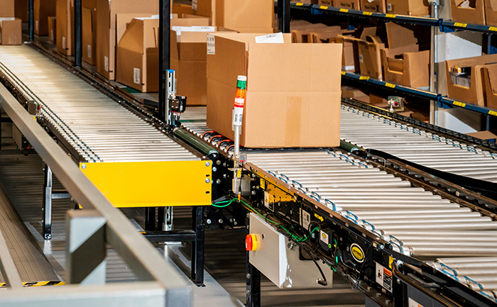 Conveyor transfer from takeaway line to pick lane