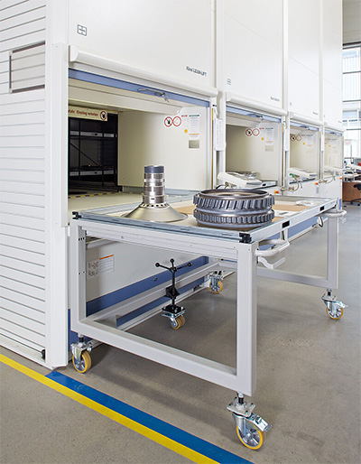 Maintenance hangar for passenger airliners