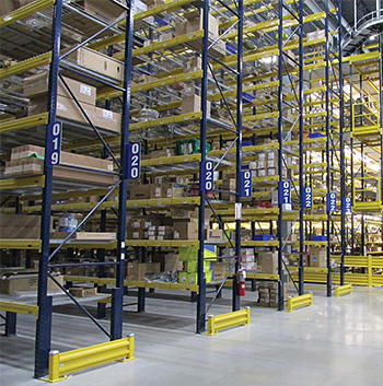 pallet rack aisles with guardrail